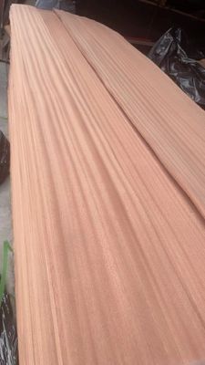 Bảng veneer Sapelli màu hồng cắt một phần tự nhiên cho gỗ dán